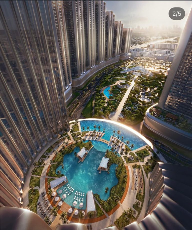 Mercedes-Benz Places השקעות נדלן בדובאי בריכה