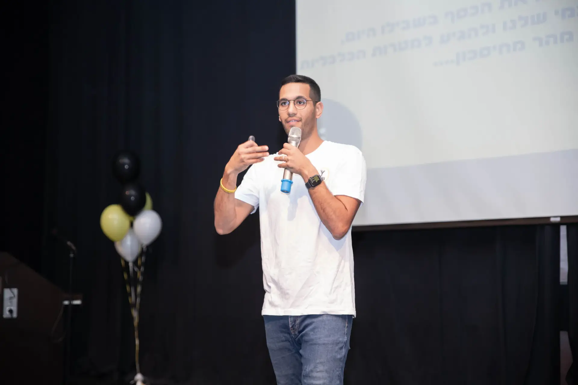 שי ביבס מרצה בכנס משקיעים של הורייזן